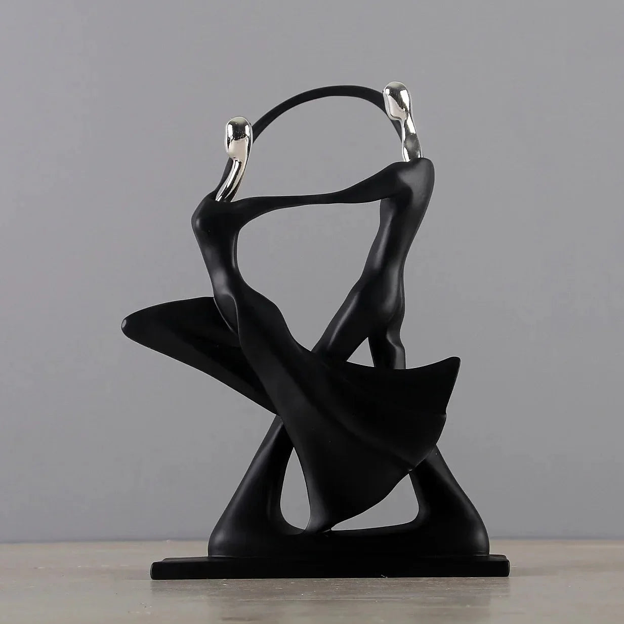 Escultura Abstrata de Casal em Resina para Decoração